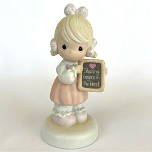 Precious Moments “Sharing Begins in the Heart” Vintage Figurine 520861
